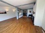 Freistehendes Einfamilienhaus mit großem Garten, Wintergarten und Doppelgarage - Wohnzimmer