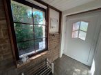 Freistehendes Einfamilienhaus mit großem Garten, Wintergarten und Doppelgarage - Eingangsbereich