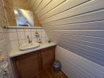 Freistehendes Einfamilienhaus mit großem Garten, Wintergarten und Doppelgarage - Gäste-WC