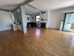 Freistehendes Einfamilienhaus mit großem Garten, Wintergarten und Doppelgarage - Wohnzimmer