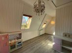 Freistehendes Einfamilienhaus mit großem Garten, Wintergarten und Doppelgarage - Kinderzimmer
