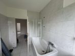 Schöne Drei-Raumwohnung mit Keller und PKW- Stellplatz - Badezimmer