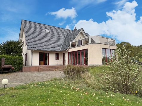 Attraktives Ferienhaus mit vier Wohneinheiten in Buschvitz und Wasserblick, 18528 Buschvitz, Mehrfamilienhaus
