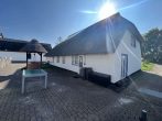 Reetgedecktes Bauernhaus mit Boddenblick - Hausansicht