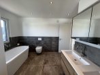 Sie wollen nur noch einziehen? Stadtvilla zum Erstbezug! - Badezimmer