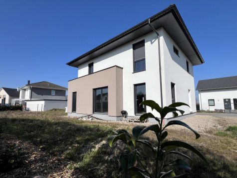 Sie wollen nur noch einziehen? Stadtvilla zum Erstbezug!, 04509 Wiedemar OT Zwochau, Villa