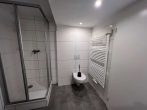 Schöne Doppelhaushälfte mit Garten und Garage - Badezimmer