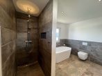 Sie wollen nur noch einziehen? Stadtvilla zum Erstbezug! - Badezimmer