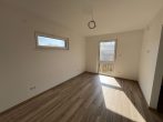 Sie wollen nur noch einziehen? Stadtvilla zum Erstbezug! - Schlafzimmer mit Ankleide