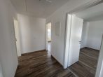 Sie wollen nur noch einziehen? Stadtvilla zum Erstbezug! - Flur