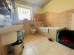 Einzigartiger Hof mit zwei Wohnhäusern, einer Scheune und Garten - Badezimmer Haus A 2