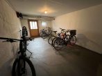 Schöne Drei-Raumwohnung mit Keller und PKW- Stellplatz - Fahrradkeller