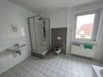 Schöne Drei-Raumwohnung mit Garten und PKW- Stellplatz - Badezimmer