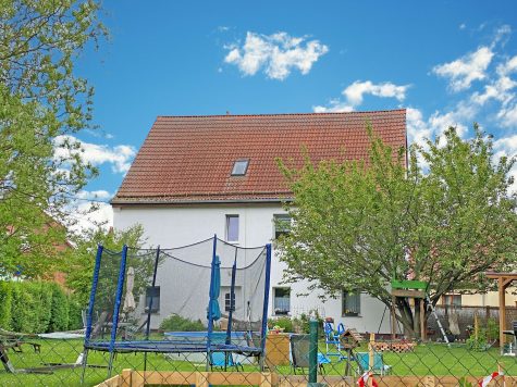 Schöne Drei-Raumwohnung mit Garten und PKW- Stellplatz, 06193 Nauendorf, Etagenwohnung