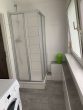 Schöne Doppelhaushälfte mit Garten und Garage - Badezimmer