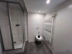 Schöne Doppelhaushälfte mit Garten und Garage - Badezimmer
