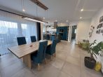 Neuwertiger Bungalow mit großer Doppelgarage + EBK - Wohn- Essbereich
