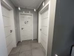 Neuwertiger Bungalow mit großer Doppelgarage + EBK - Flur