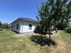 Neuwertiger Bungalow mit großer Doppelgarage + EBK - Hausansicht
