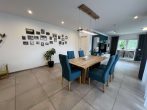 Neuwertiger Bungalow mit großer Doppelgarage + EBK - Wohn- Essbereich