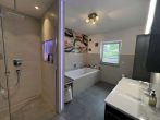 Neuwertiger Bungalow mit großer Doppelgarage + EBK - Badezimmer