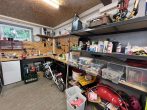 Neuwertiger Bungalow mit großer Doppelgarage + EBK - Garage mit Werkstatt