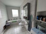 Schöne Drei-Raumwohnung mit Keller und PKW- Stellplatz - Badezimmer
