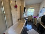 ***ca.6 % Rendite - Wohnungspaket mit 5 WE in zentraler Lage nahe Porsche, BMW und DHL!*** - Badezimmer