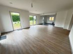 Sie wollen nur noch einziehen? Stadtvilla zum Erstbezug! - Wohnzimmer