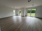Sie wollen nur noch einziehen? Stadtvilla zum Erstbezug! - Wohnzimmer
